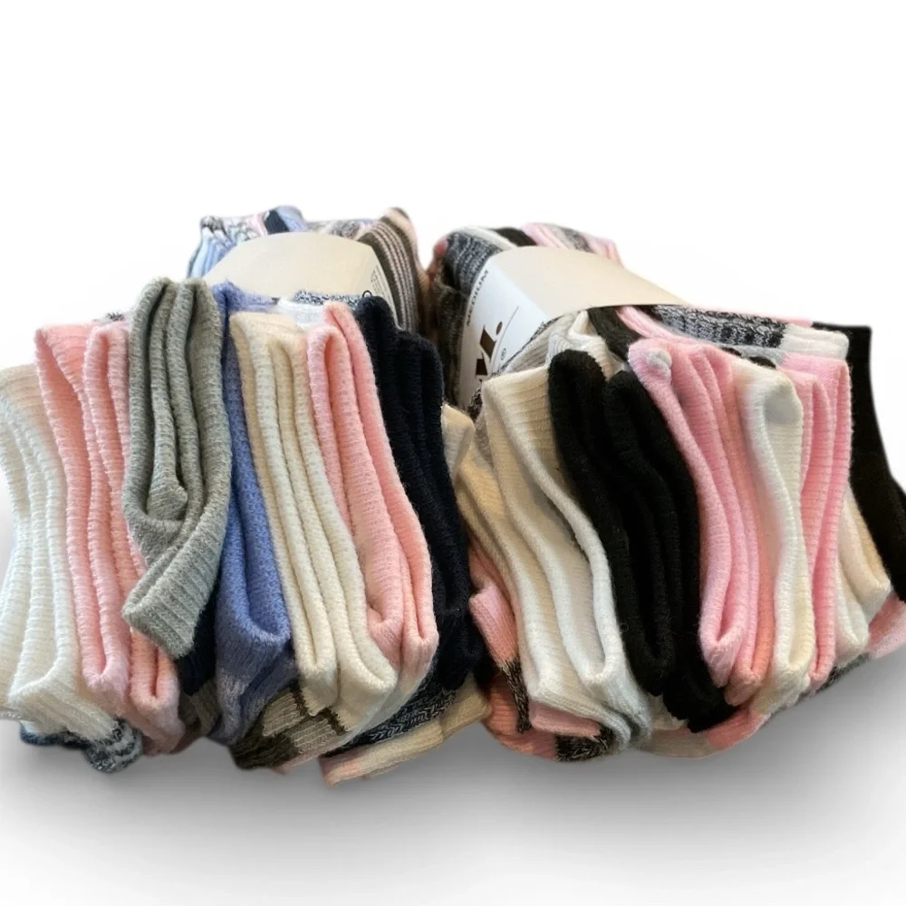 - 🌸20 Pairs Ladies NWT No Shows